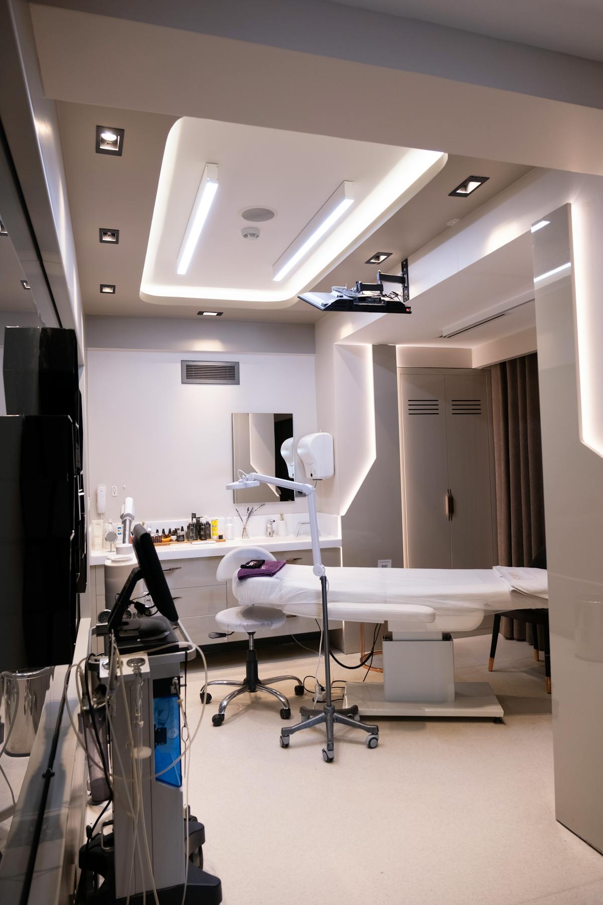 Bloc de médecine esthétique préparé pour une intervention sous sédation consciente