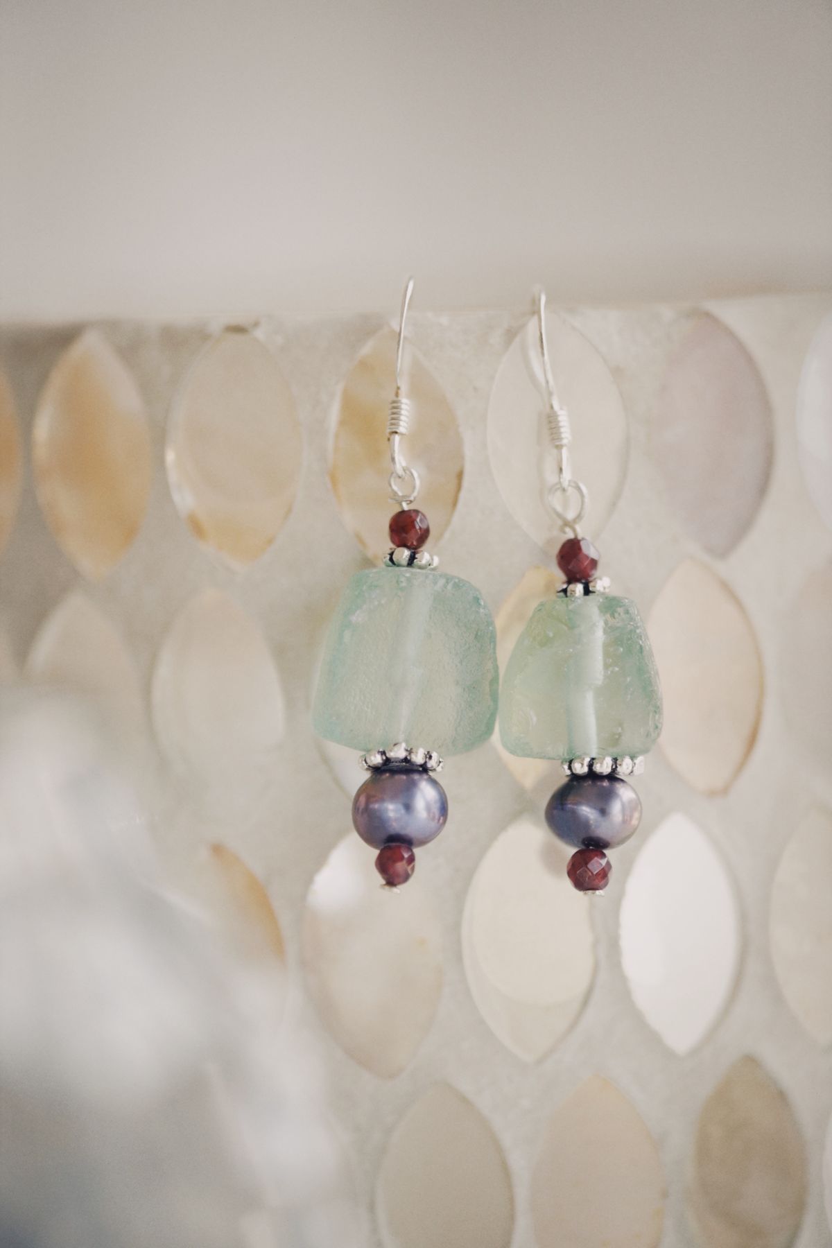 Boucles d'oreilles en fleurs séchées délicates et colorées