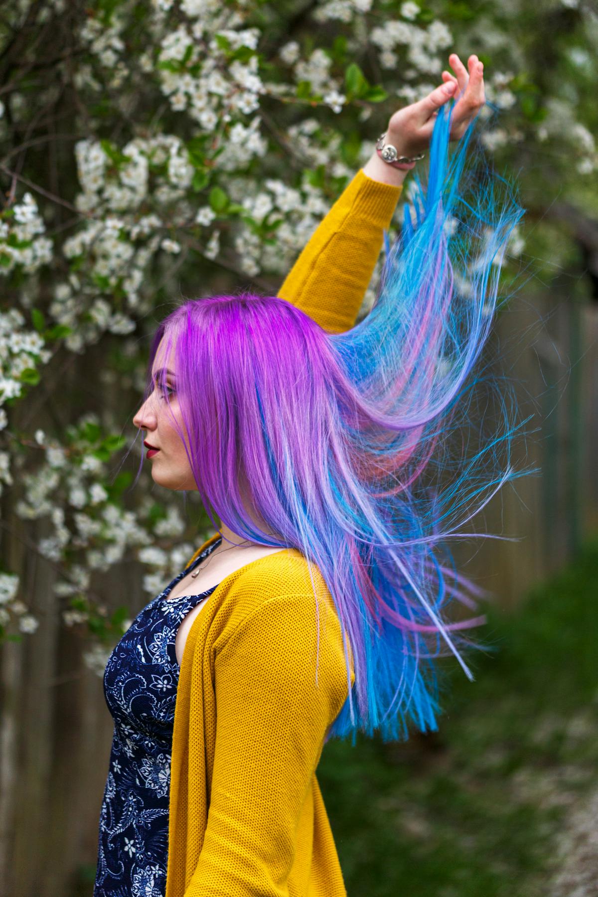 Chevelure bicolore illustrant la tendance du split hair